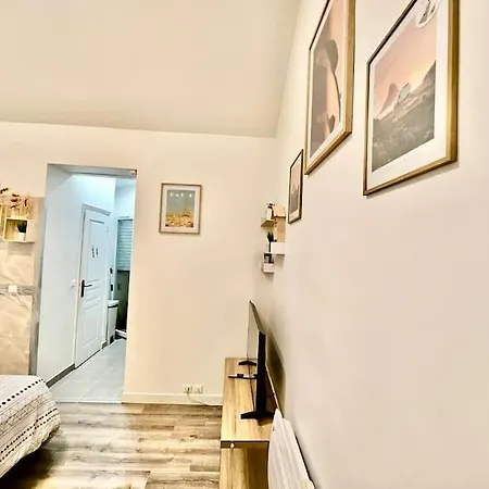 2pieces Paris Апартаменты *